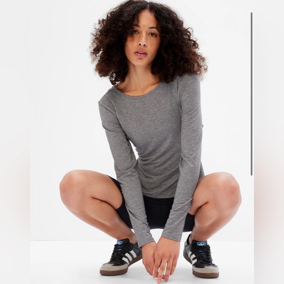 GAP Tops - GapFit NWT Breathe Open Back Twist T-Shirt